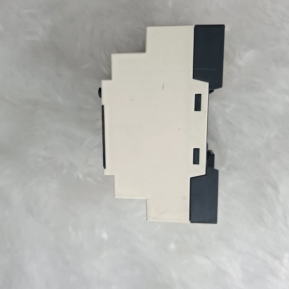 Schneider Electric Telemecanique SR3 B102BD 24VDC SR3B102BD